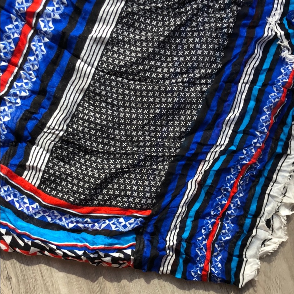 Multicolored patterned scarf - Picture 2 of 6